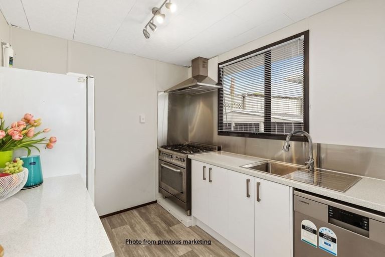 Photo of property in 2 Mcmanaway Grove, Stokes Valley, Lower Hutt, 5019