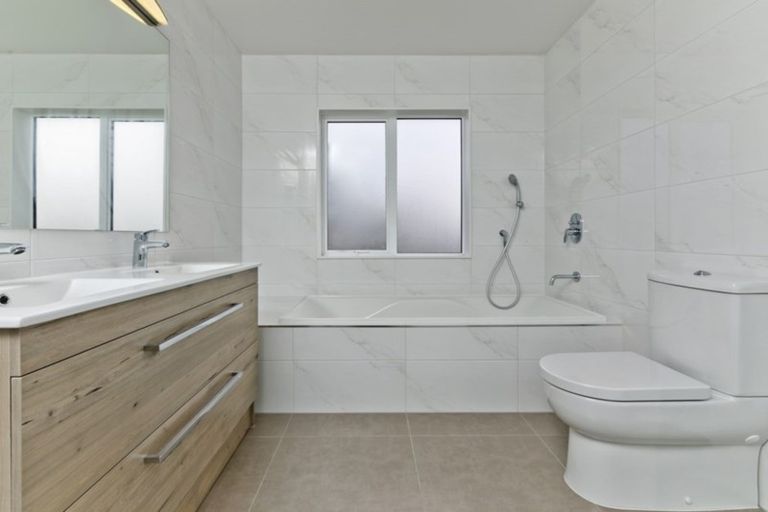 Photo of property in 208 Wainui Road, Silverdale, 0932