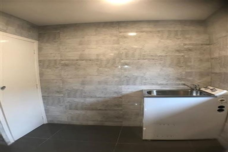 Photo of property in 1/48 View Road, Henderson, Auckland, 0612