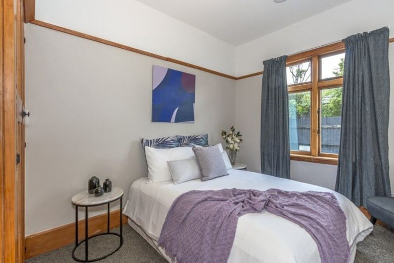 Photo of property in 70 Sandwich Road, Beckenham, Christchurch, 8023