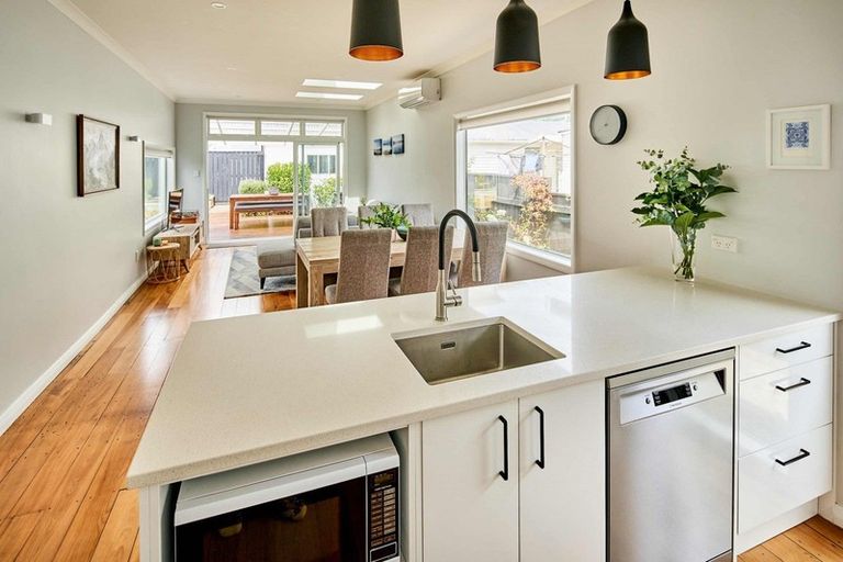 Photo of property in 132 Rongotai Road, Kilbirnie, Wellington, 6022