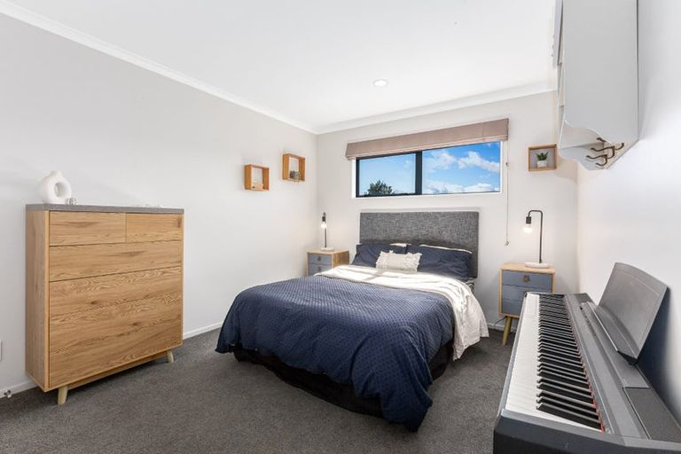 Photo of property in 10 Te Puia Drive, Aotea, Porirua, 5024