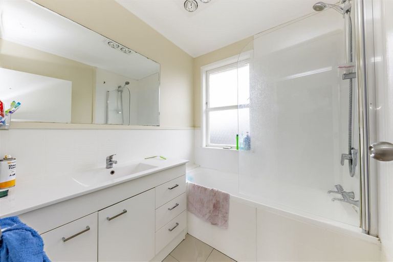 Photo of property in 136 Chichester Drive, Rosehill, Papakura, 2113