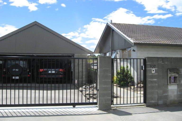 Photo of property in 102 Englefield Road, Northwood, Christchurch, 8051