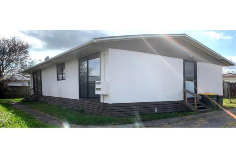 Photo of property in 2/2 Jack Farrell Place, Papakura, 2110