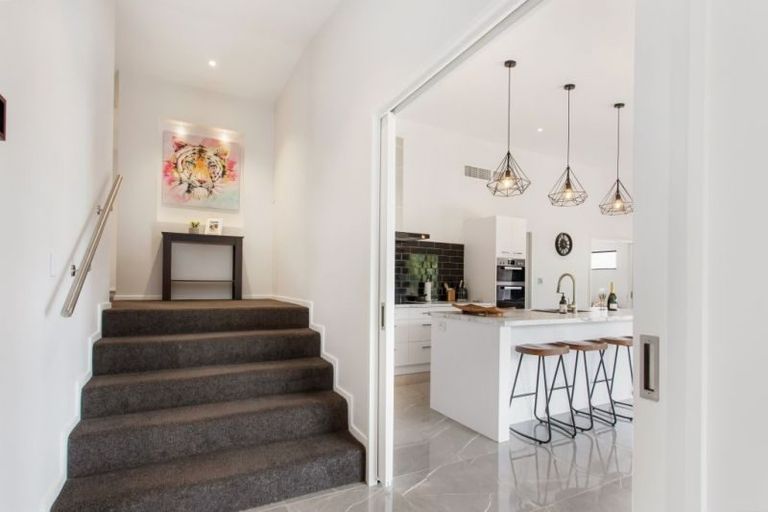 Photo of property in 1 Vista Place, Huntsbury, Christchurch, 8022