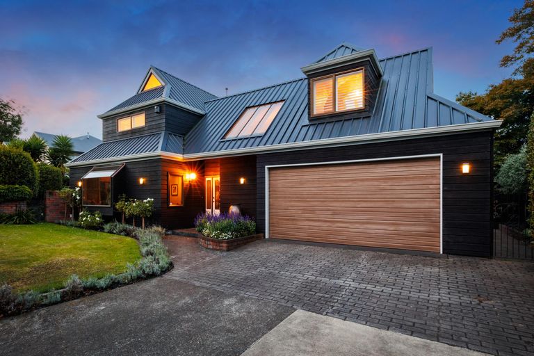 Photo of property in 8 Caccia Birch Lane, Hokowhitu, Palmerston North, 4410