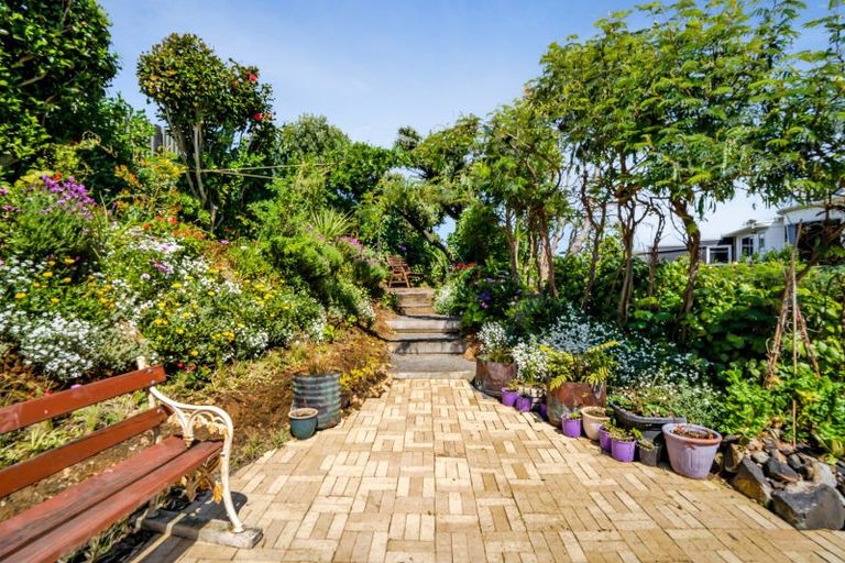 Photo of property in 11 Dieffenbach Street, Opunake, 4616