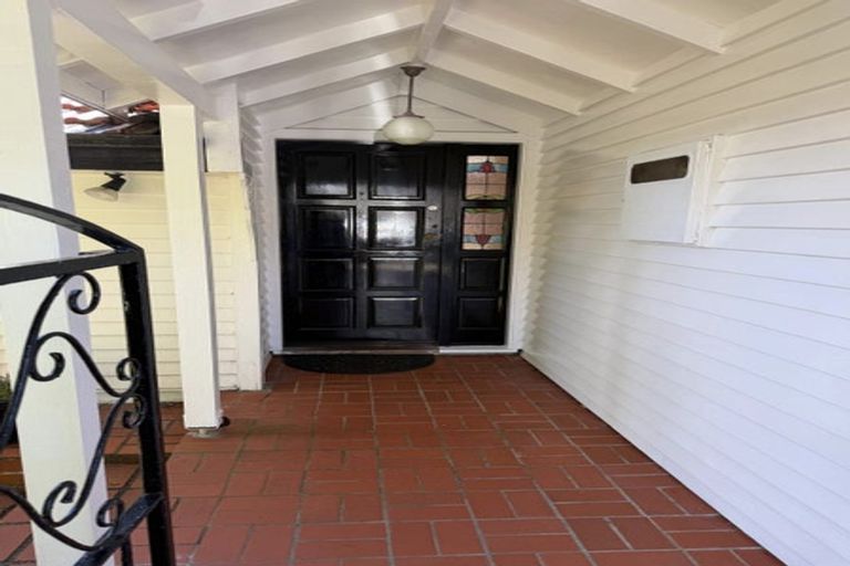 Photo of property in 16 Friend Street, Karori, Wellington, 6012