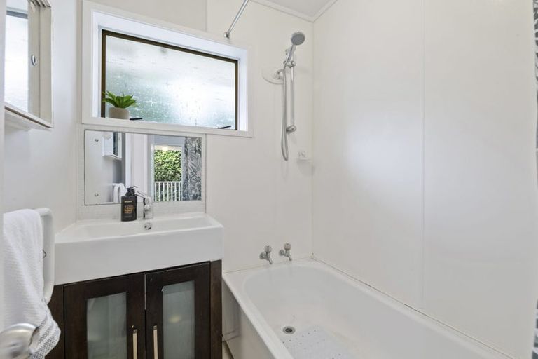 Photo of property in 2/31 Auld Street, Torbay, Auckland, 0630