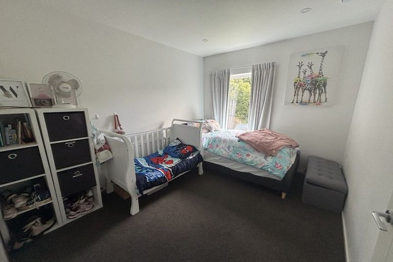 Photo of property in 5 Bendigo Grove, Newlands, Wellington, 6037