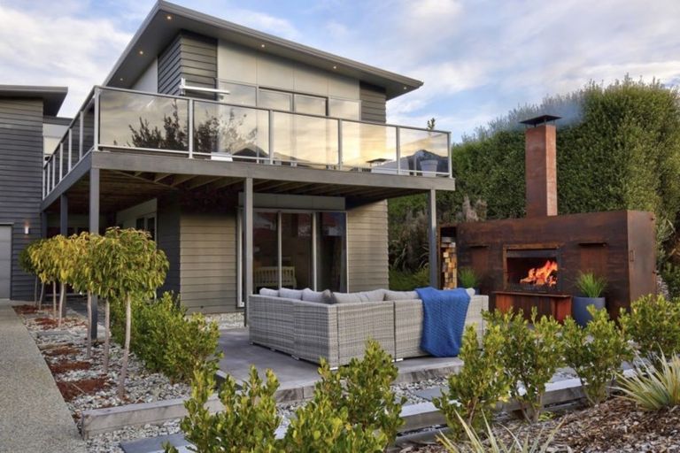Photo of property in 73 Oregon Drive, Kelvin Heights, Queenstown, 9300