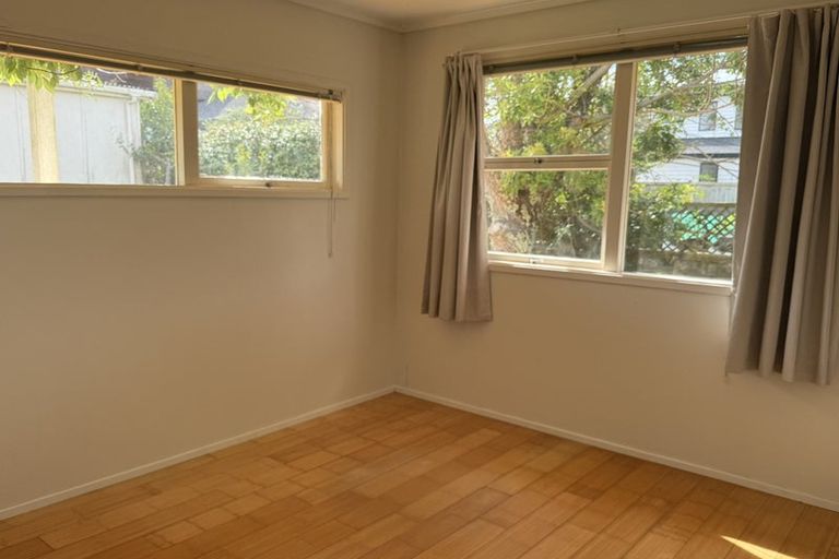 Photo of property in 18a Dallinghoe Crescent, Milford, Auckland, 0620