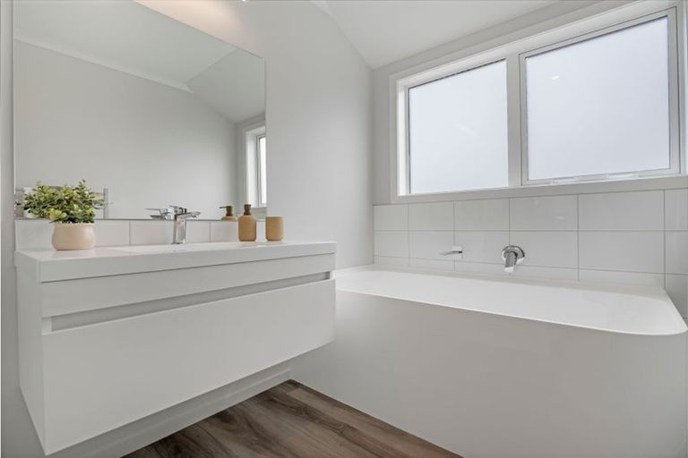 Photo of property in 32 Costello Drive, Ngatea, 3503