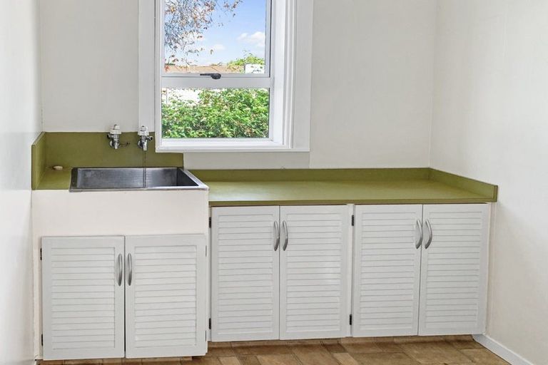 Photo of property in 17 Queens Road, Elgin, Gisborne, 4010