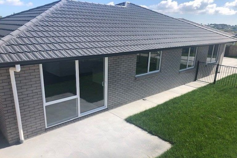 Photo of property in 2 Richardson Road, Omokoroa, 3114