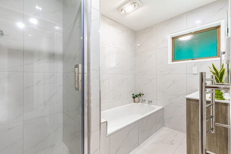 Photo of property in 1/15 Evans Road, Glen Eden, Auckland, 0602