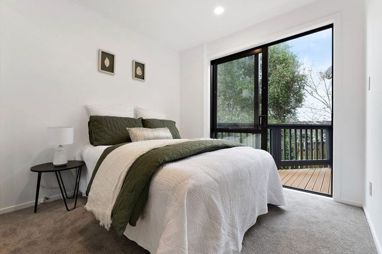 Photo of property in 1/612 Beach Road, Browns Bay, Auckland, 0630