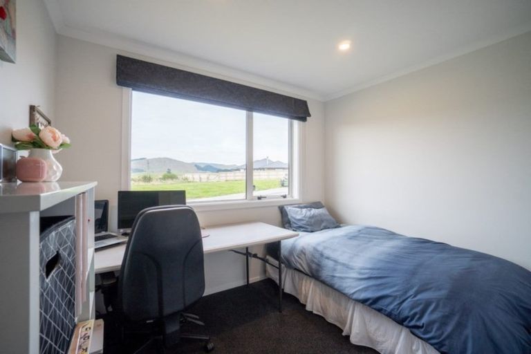 Photo of property in 31 Silicon Way, Fitzherbert, Palmerston North, 4410
