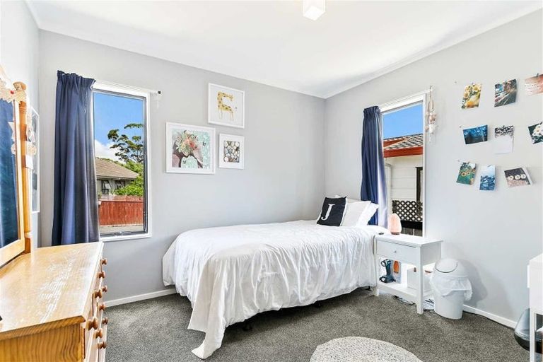 Photo of property in 77 Meadowvale Rise, Titirangi, Auckland, 0604