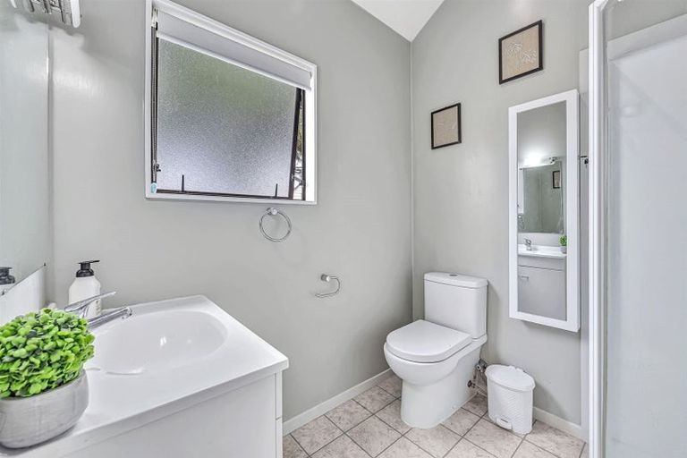 Photo of property in 38 Eugenia Rise, Totara Heights, Auckland, 2105