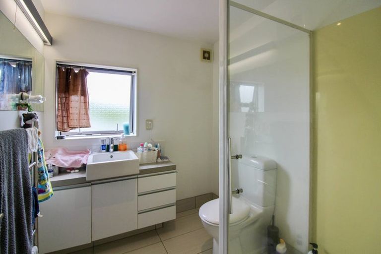 Photo of property in 17 Saddleback Grove, Karori, Wellington, 6012