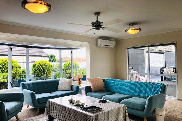 Photo of property in 12 Naul Place, East Tamaki Heights, Auckland, 2016