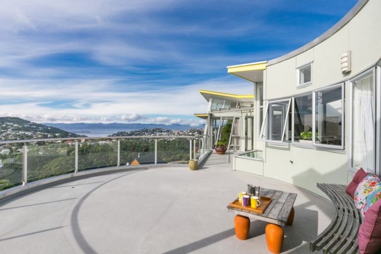 Photo of property in 5 Cavalry Close, Crofton Downs, Wellington, 6035