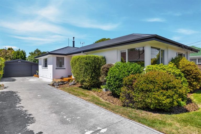 Photo of property in 136 Avonhead Road, Avonhead, Christchurch, 8042