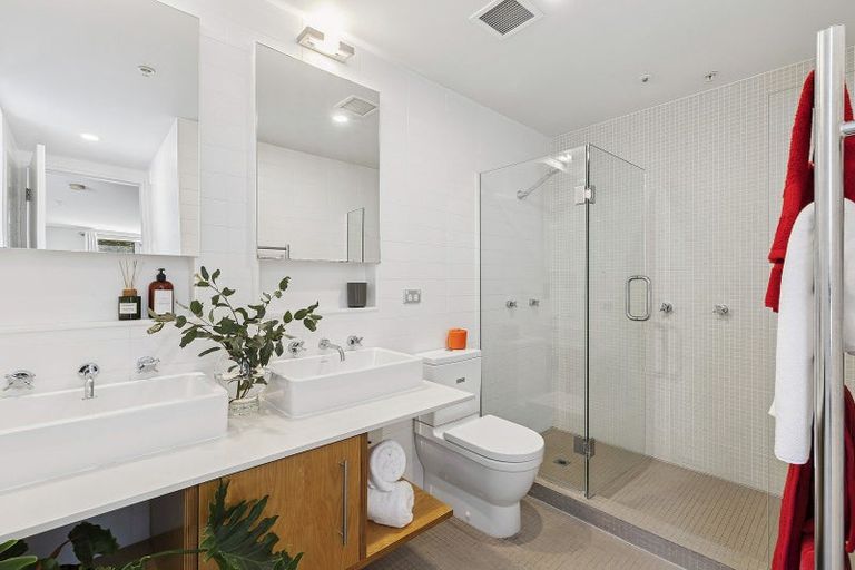 Photo of property in Alto Apartments, 2a/22 Telford Terrace, Oriental Bay, Wellington, 6011