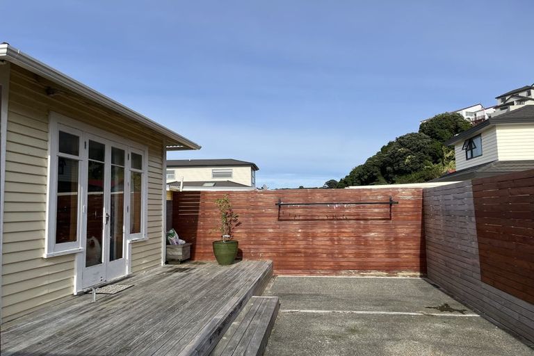 Photo of property in 55 Tauhinu Road, Miramar, Wellington, 6022