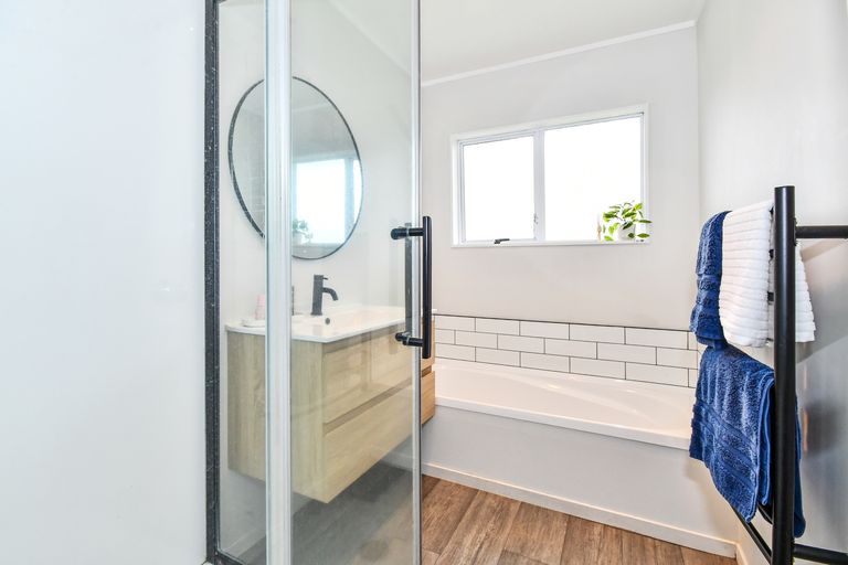 Photo of property in 6 Lorelei Place, Opaheke, Papakura, 2113