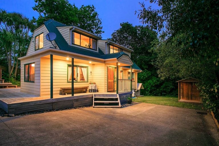 Photo of property in 1/6 Carlisle Road, Browns Bay, Auckland, 0630