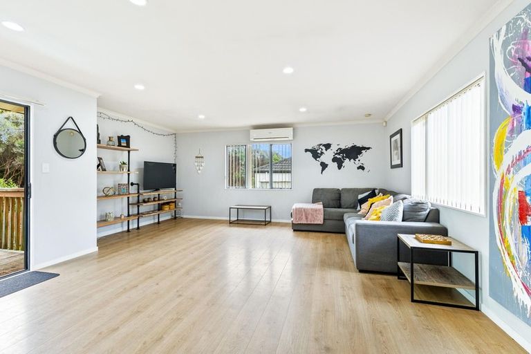 Photo of property in 17 Carnelian Court, Westgate, Auckland, 0614