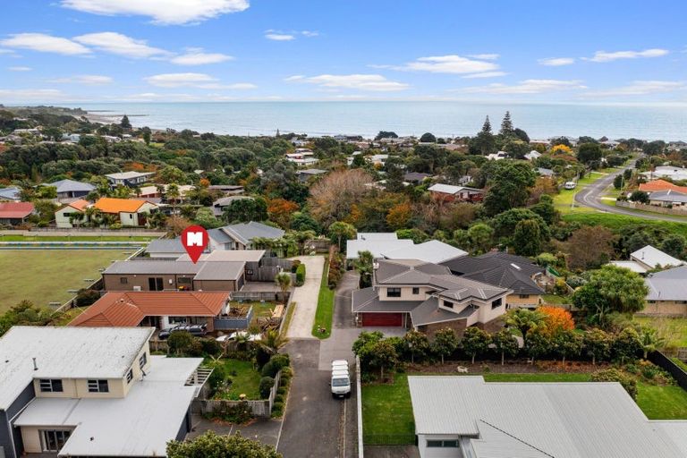 Photo of property in 1156a South Road, Oakura, 4314