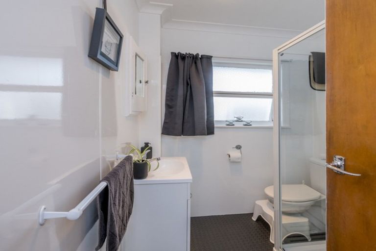 Photo of property in 32 Kent Street, Levin, 5510