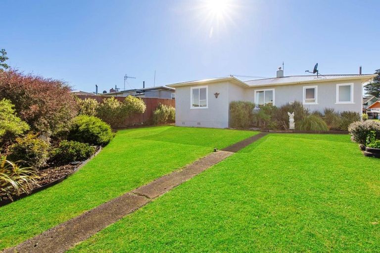 Photo of property in 3 Omori Place, Castlecliff, Whanganui, 4501