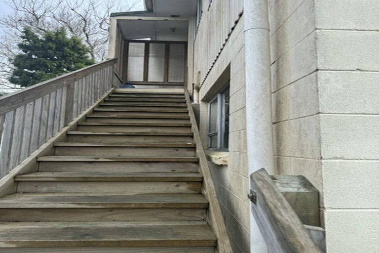 Photo of property in 2/25 Gill Avenue, Te Atatu Peninsula, Auckland, 0610