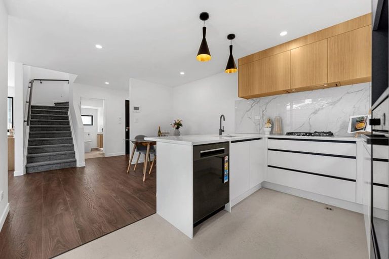 Photo of property in 21b County Road, Torbay, Auckland, 0630