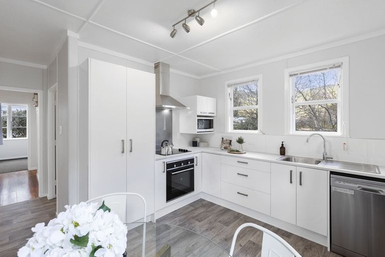 Photo of property in 180 Naenae Road, Naenae, Lower Hutt, 5011