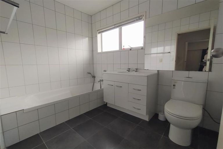 Photo of property in 1/135 Glamorgan Drive, Torbay, Auckland, 0630