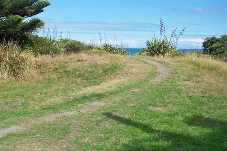 Photo of property in 1 Groves Road, Raumati Beach, Paraparaumu, 5032