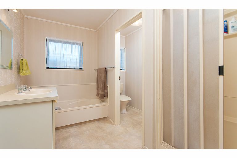 Photo of property in 8a Civic Place, Waiuku, 2123