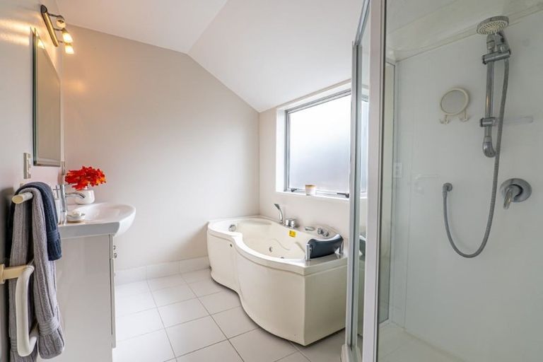 Photo of property in 496c Barbadoes Street, Edgeware, Christchurch, 8013