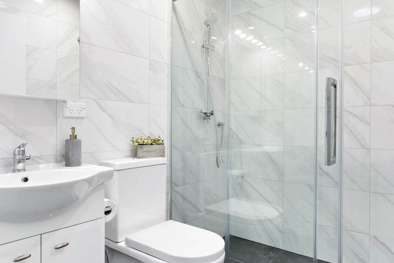 Photo of property in 1/6 John Jennings Drive, Oteha, Auckland, 0632