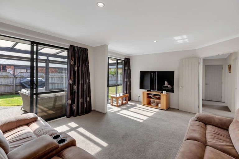 Photo of property in 4 Barry Curtis Place, Levin, 5510