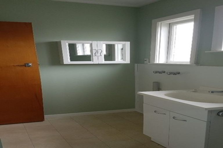 Photo of property in 2/62 Cuba Street, Petone, Lower Hutt, 5012