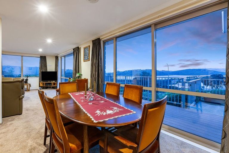 Photo of property in 9 Hollyford Place, Aotea, Porirua, 5024