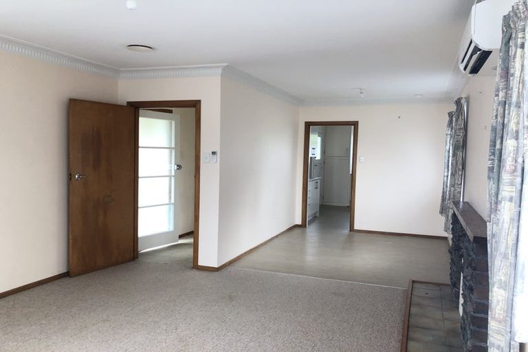 Photo of property in 23 Fairdene Avenue, Henderson, Auckland, 0610