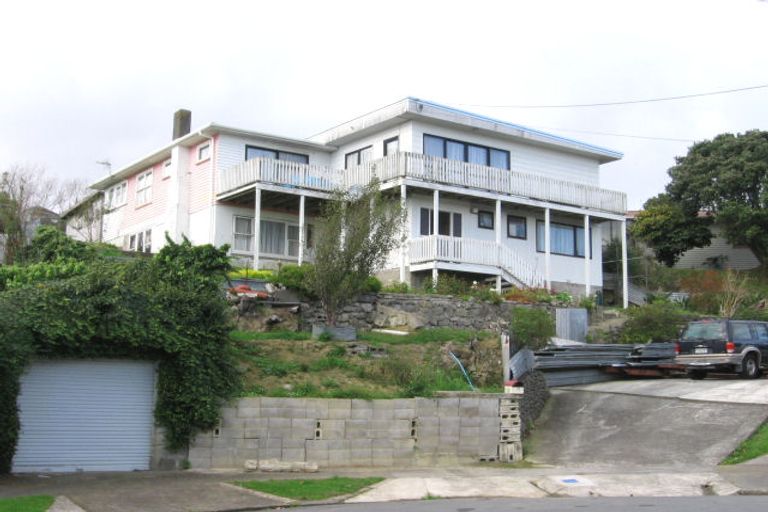 Photo of property in 17 Derby Place, Cannons Creek, Porirua, 5024